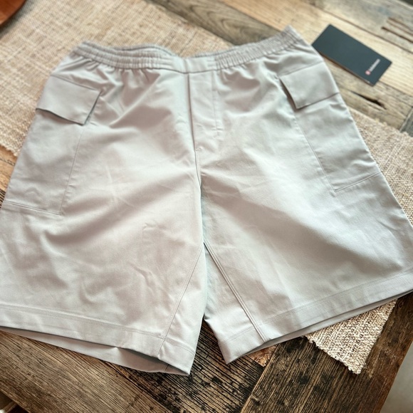 NWOT - MEN’S LULULEMON UTILITARIAN CARGO SHORT - 9” - Picture 7 of 8